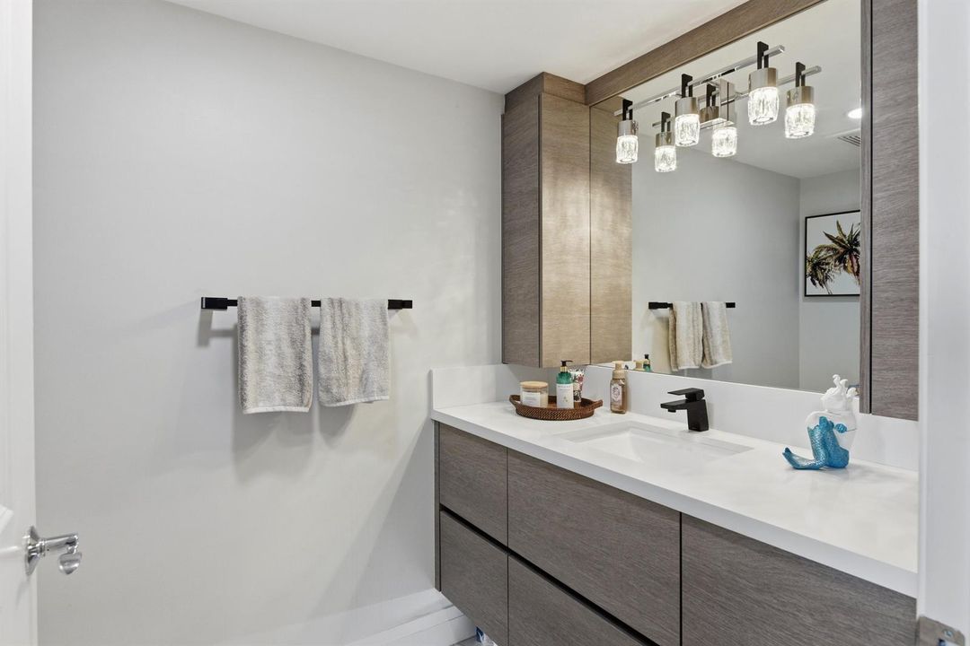 035-038-610 W Las Olas Blvd-4200x2804