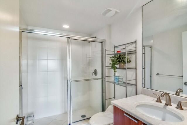 en suite bath 2