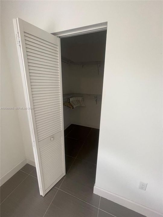 For Rent: $2,700 (1 beds, 1 baths, 871 Square Feet)