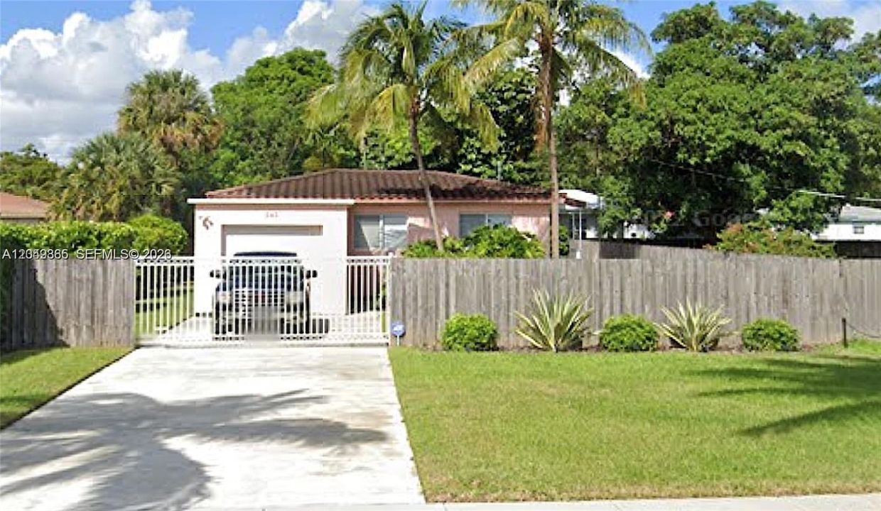 For Rent: $2,700 (1 beds, 1 baths, 871 Square Feet)