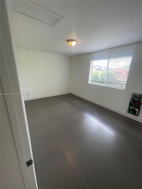 For Rent: $2,700 (1 beds, 1 baths, 871 Square Feet)