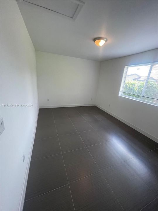 For Rent: $2,700 (1 beds, 1 baths, 871 Square Feet)