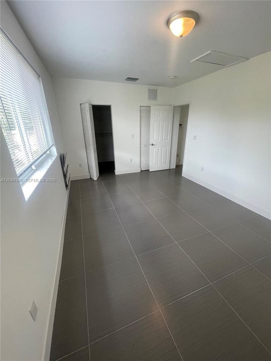 For Rent: $2,700 (1 beds, 1 baths, 871 Square Feet)