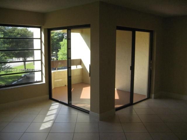 For Rent: $2,600 (3 beds, 2 baths, 1150 Square Feet)
