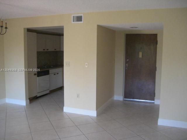 For Rent: $2,600 (3 beds, 2 baths, 1150 Square Feet)