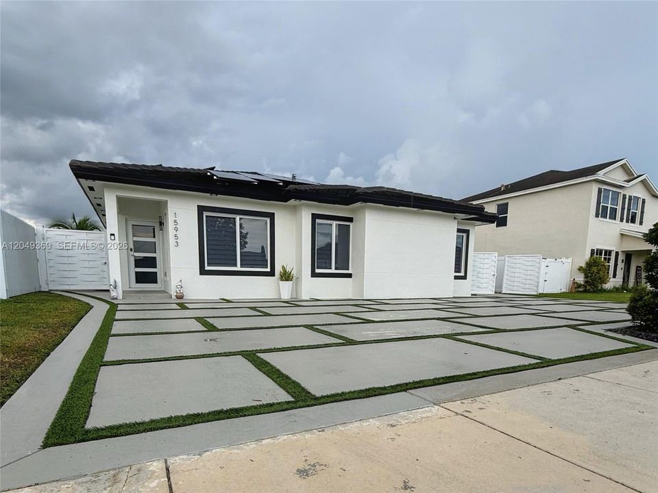 For Rent: $3,700 (3 beds, 2 baths, 1345 Square Feet)