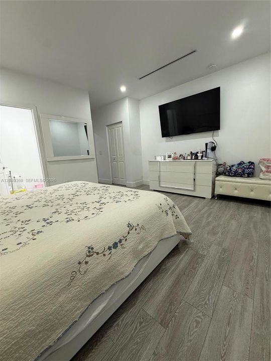 For Rent: $3,700 (3 beds, 2 baths, 1345 Square Feet)