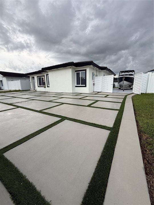 For Rent: $3,700 (3 beds, 2 baths, 1345 Square Feet)