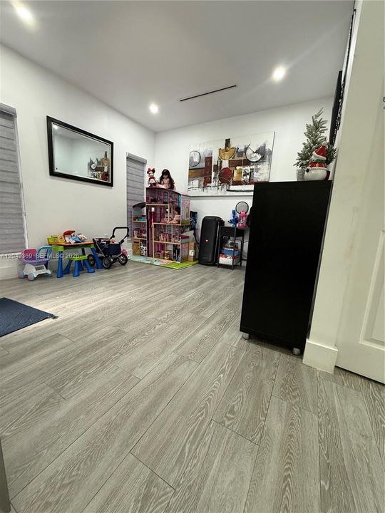 For Rent: $3,700 (3 beds, 2 baths, 1345 Square Feet)
