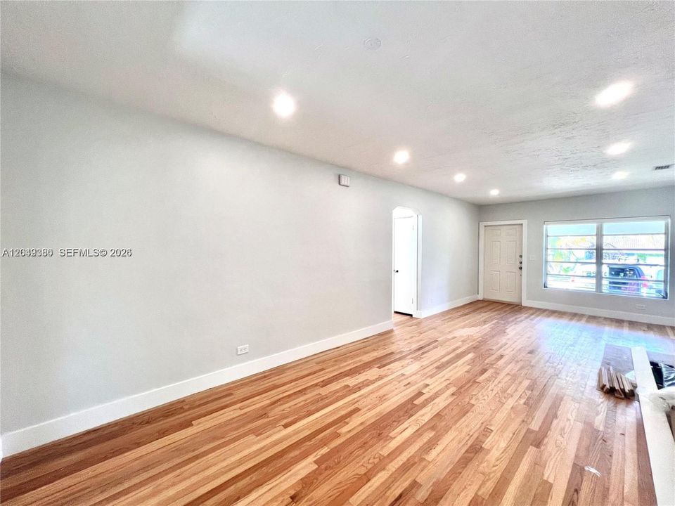 For Rent: $4,990 (3 beds, 2 baths, 1700 Square Feet)