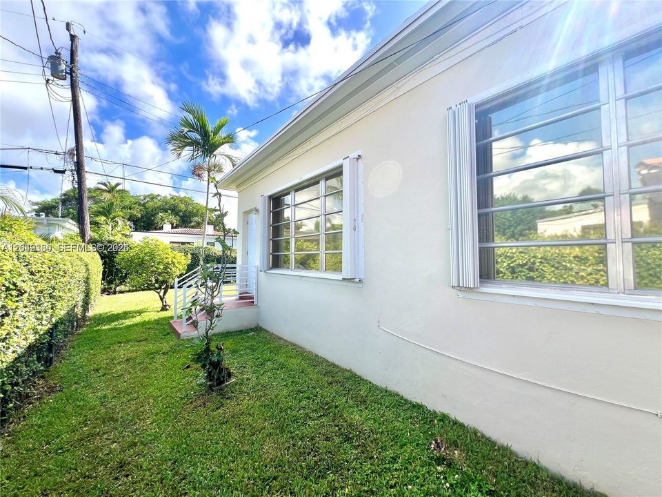 For Rent: $4,990 (3 beds, 2 baths, 1700 Square Feet)