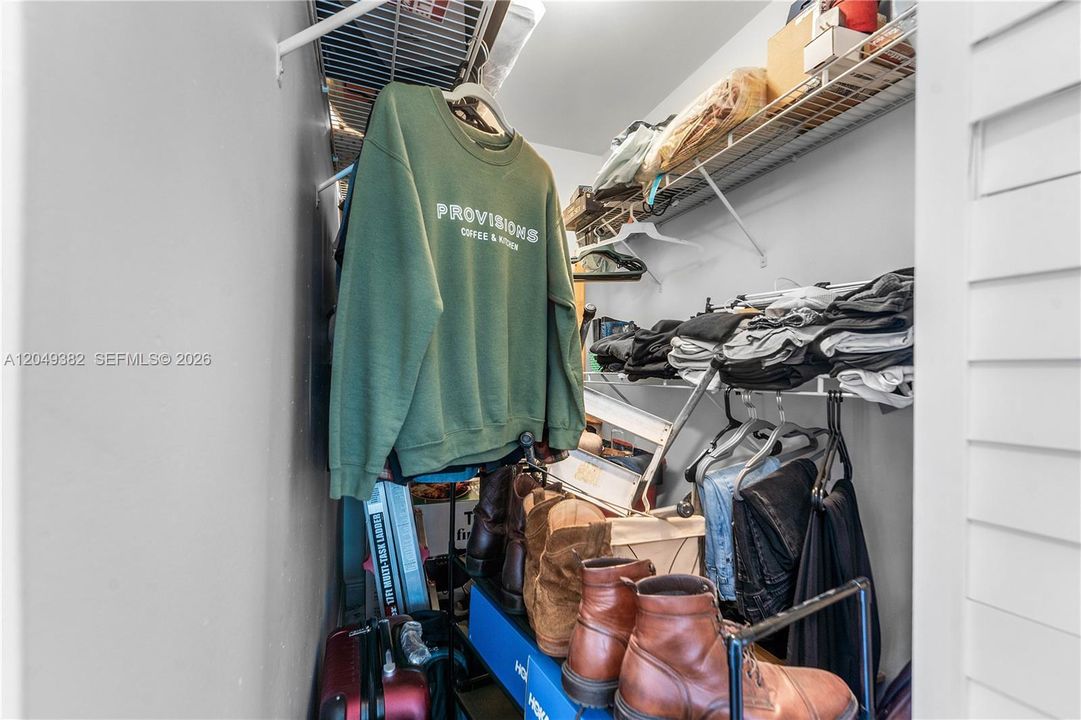 Walk-in-closet