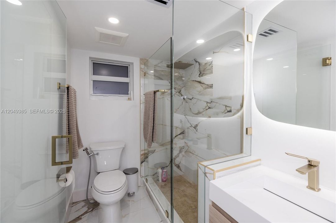 For Sale: $450,000 (1 beds, 1 baths, 820 Square Feet)