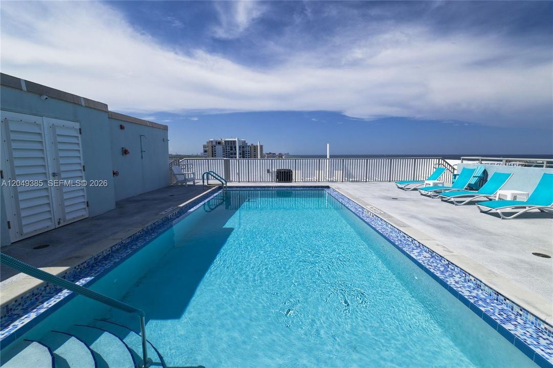 For Sale: $450,000 (1 beds, 1 baths, 820 Square Feet)
