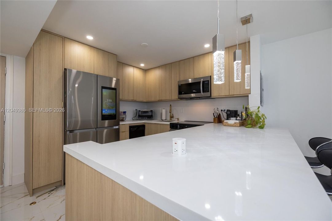 For Sale: $450,000 (1 beds, 1 baths, 820 Square Feet)