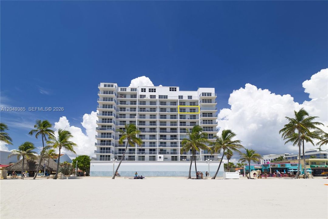 For Sale: $450,000 (1 beds, 1 baths, 820 Square Feet)
