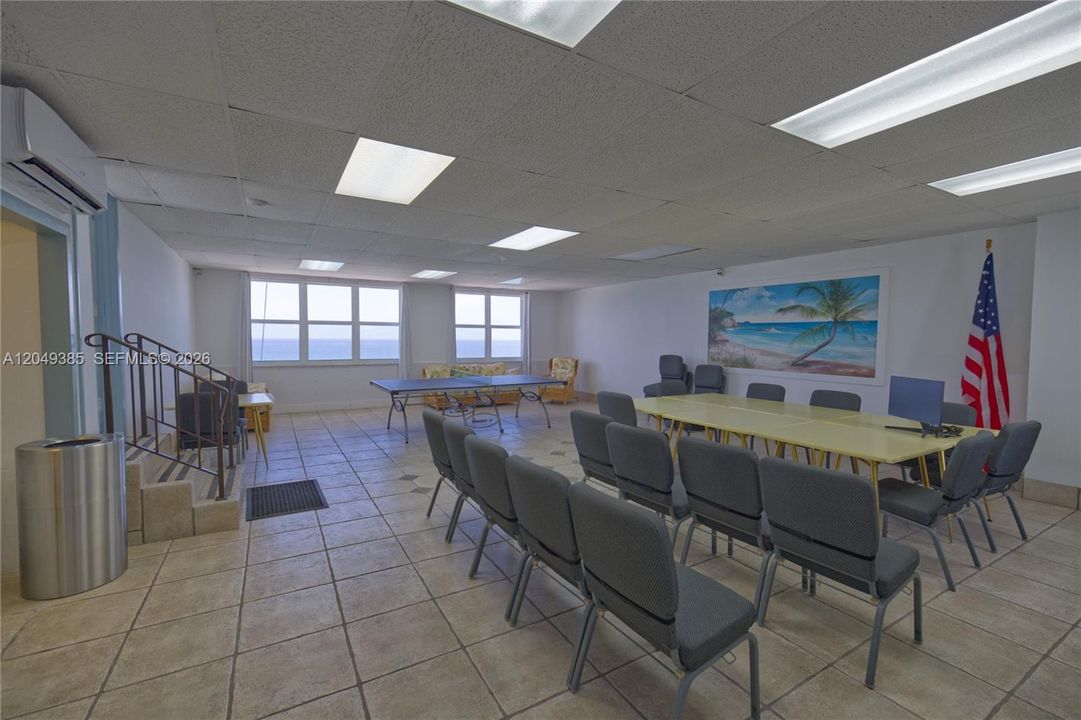 For Sale: $450,000 (1 beds, 1 baths, 820 Square Feet)