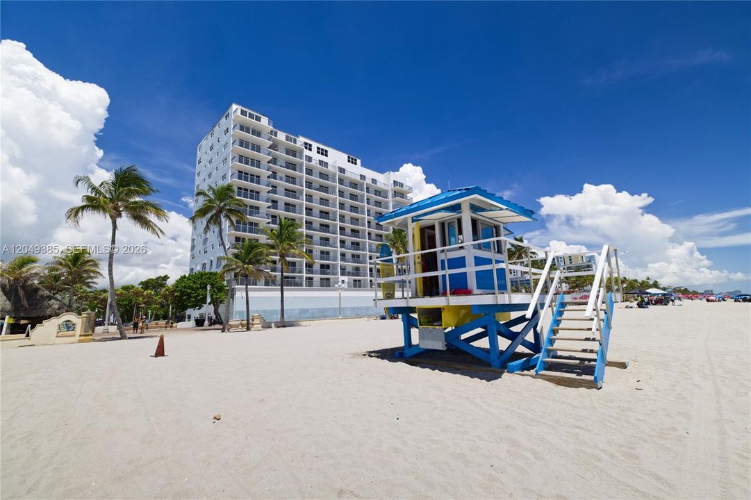 For Sale: $450,000 (1 beds, 1 baths, 820 Square Feet)