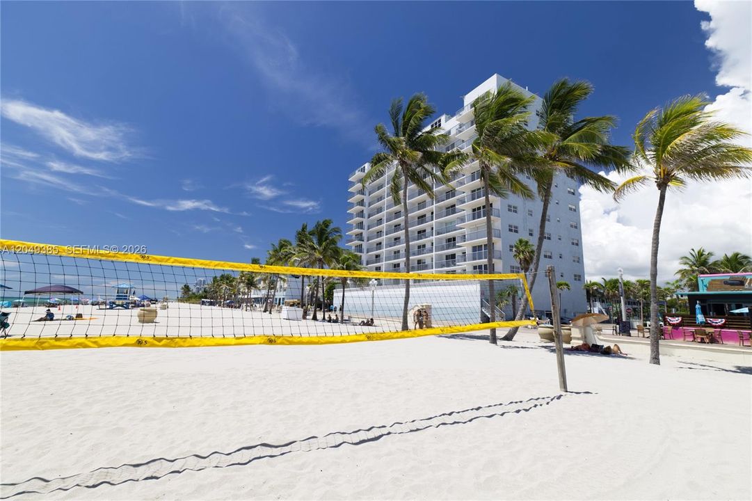 For Sale: $450,000 (1 beds, 1 baths, 820 Square Feet)