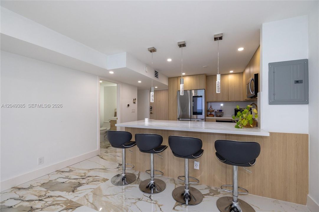 For Sale: $450,000 (1 beds, 1 baths, 820 Square Feet)