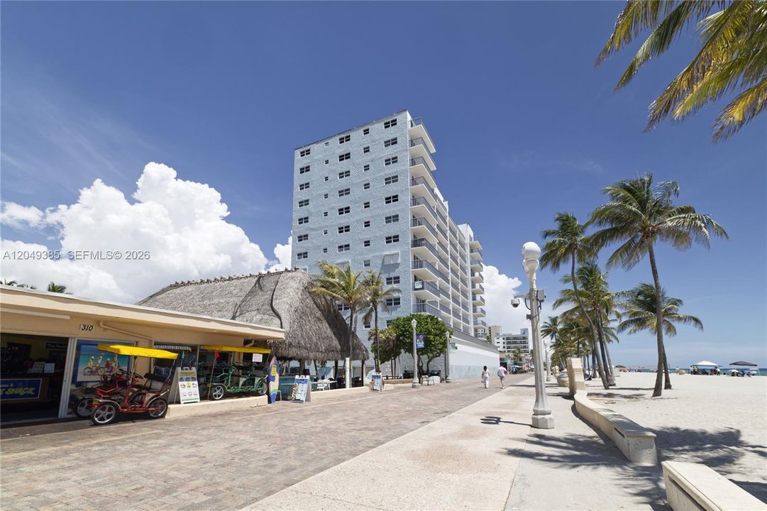 For Sale: $450,000 (1 beds, 1 baths, 820 Square Feet)