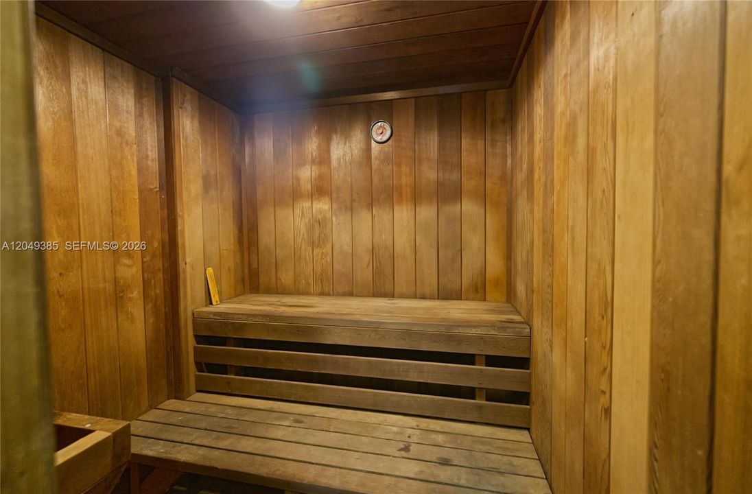 For Sale: $450,000 (1 beds, 1 baths, 820 Square Feet)