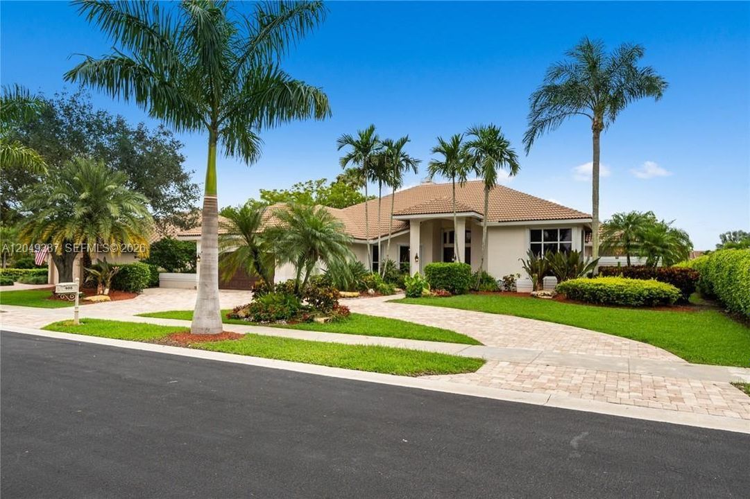 For Sale: $1,670,000 (5 beds, 4 baths, 3704 Square Feet)