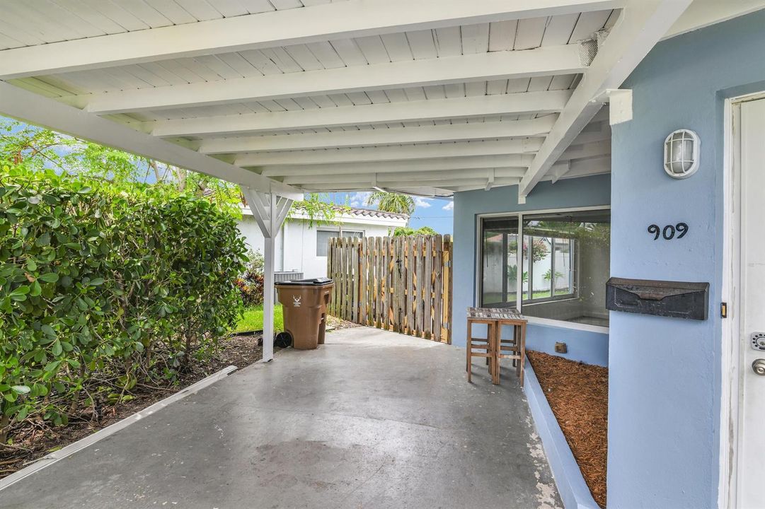 909 SE 16th Pl, Deerfield - 46