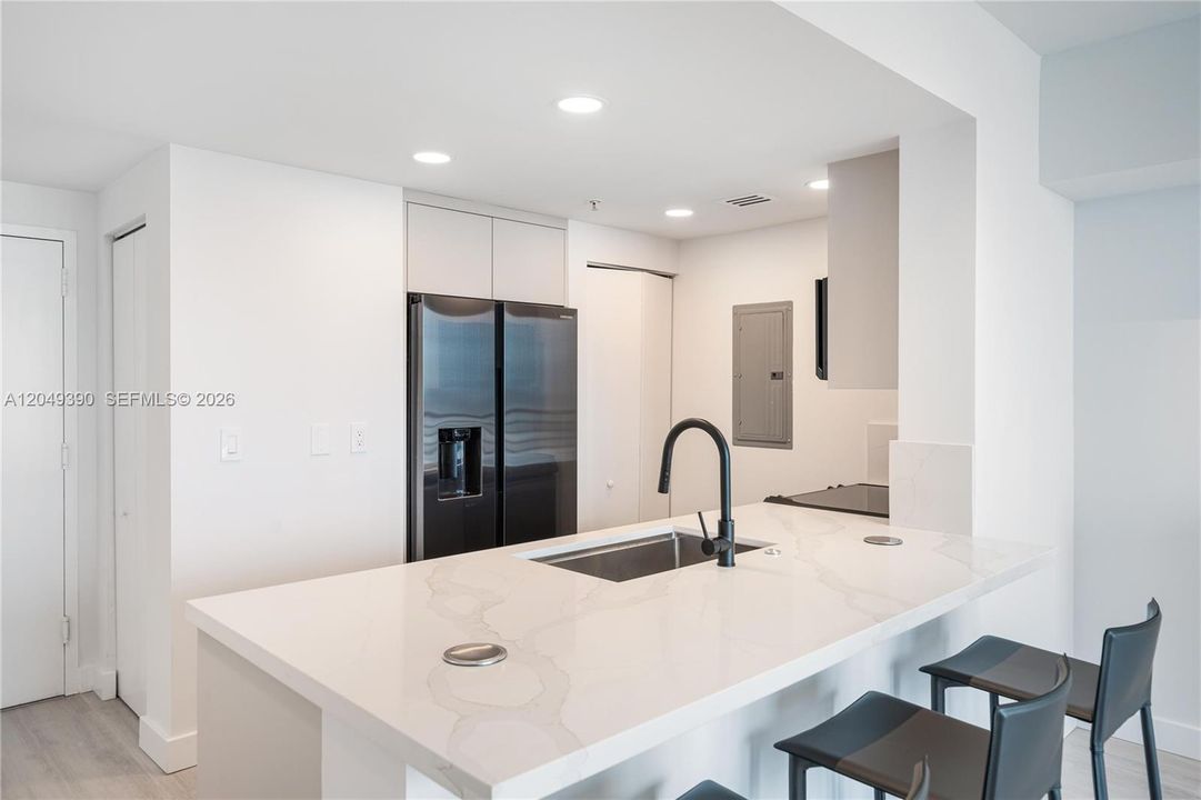 For Rent: $2,850 (0 beds, 1 baths, 507 Square Feet)