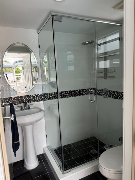 For Sale: $850,000 (3 beds, 2 baths, 1736 Square Feet)