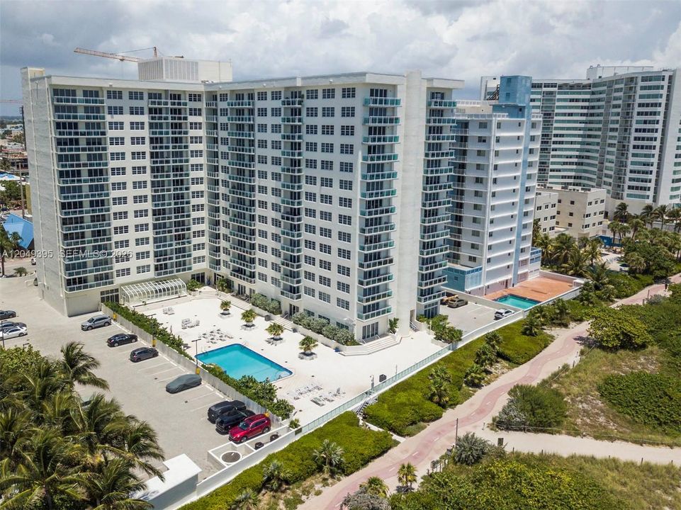 For Rent: $3,200 (1 beds, 1 baths, 808 Square Feet)