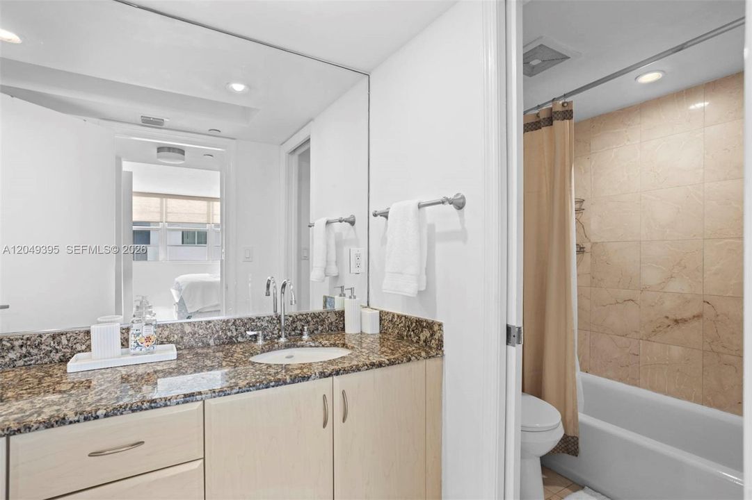 For Rent: $3,200 (1 beds, 1 baths, 808 Square Feet)