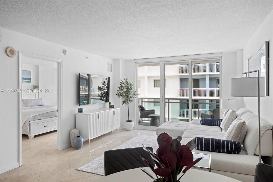 For Rent: $3,200 (1 beds, 1 baths, 808 Square Feet)