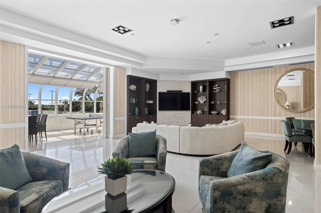 For Rent: $3,200 (1 beds, 1 baths, 808 Square Feet)