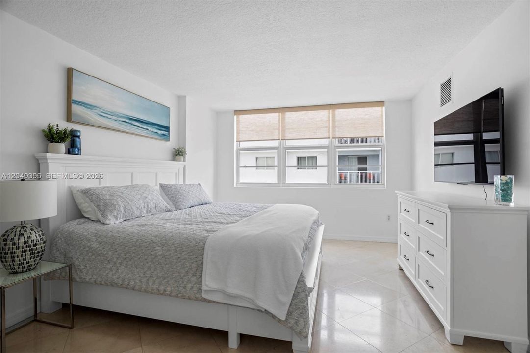 For Rent: $3,200 (1 beds, 1 baths, 808 Square Feet)