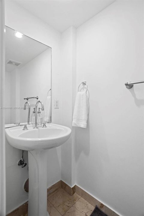For Rent: $3,200 (1 beds, 1 baths, 808 Square Feet)