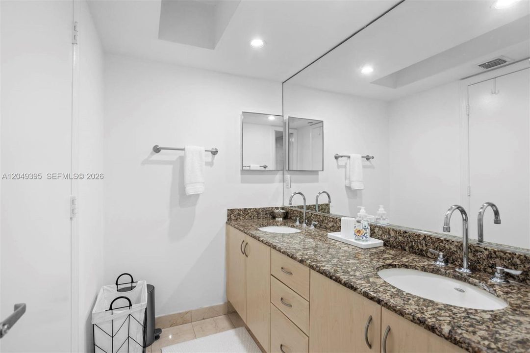 For Rent: $3,200 (1 beds, 1 baths, 808 Square Feet)