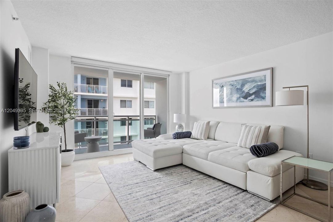 For Rent: $3,200 (1 beds, 1 baths, 808 Square Feet)