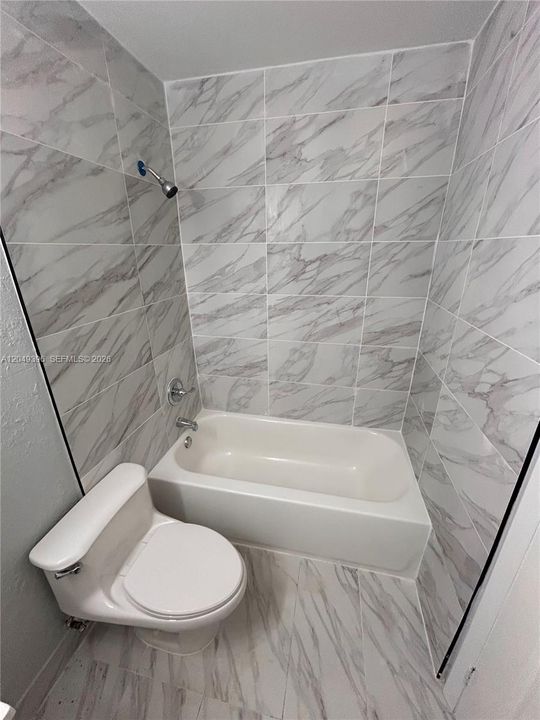 For Rent: $1,950 (2 beds, 1 baths, 876 Square Feet)