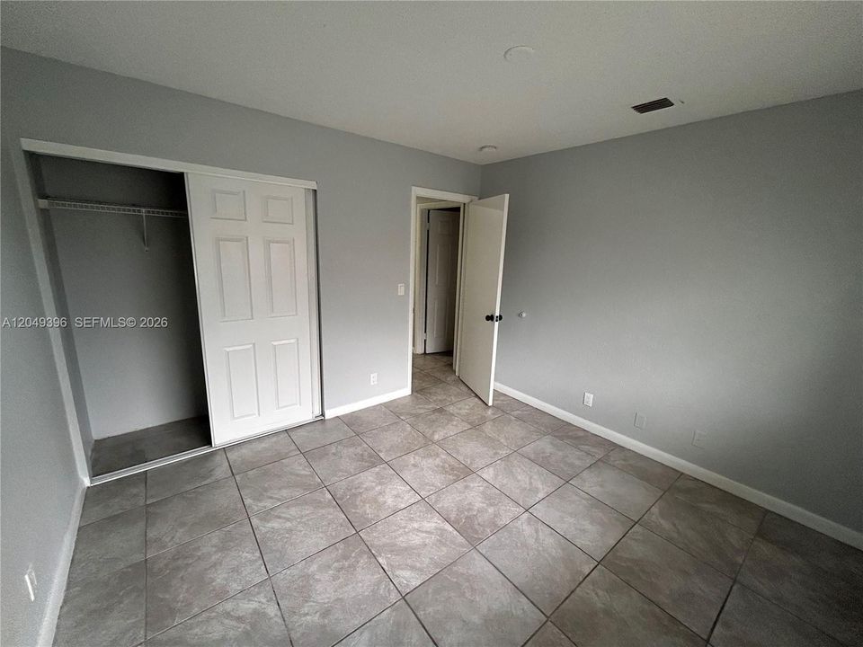 For Rent: $1,950 (2 beds, 1 baths, 876 Square Feet)