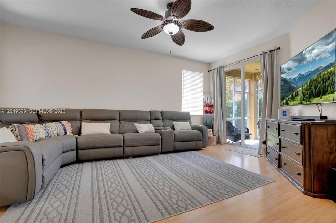 В аренду: $3,900 (3 спален, 2 ванн, 1559 Квадратных фут)