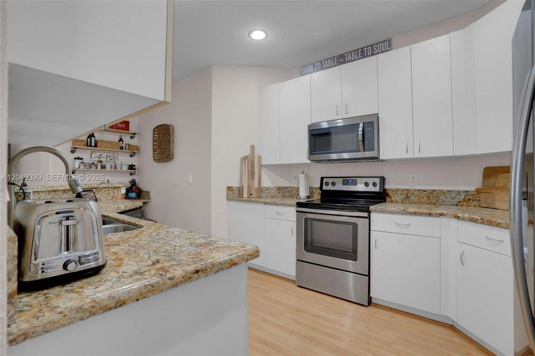 В аренду: $3,900 (3 спален, 2 ванн, 1559 Квадратных фут)