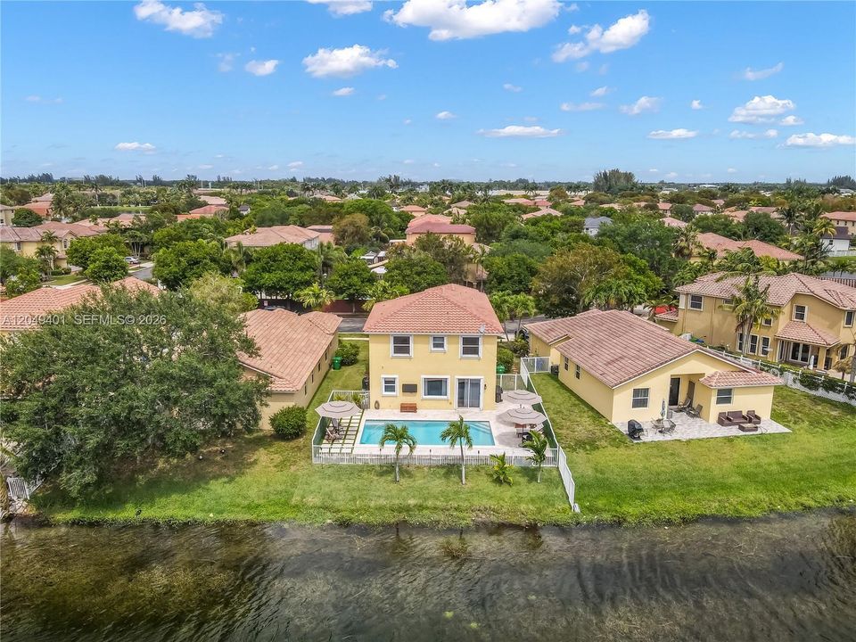For Sale: $805,000 (4 beds, 2 baths, 2362 Square Feet)