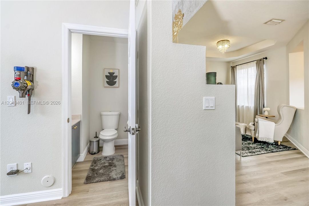 For Sale: $805,000 (4 beds, 2 baths, 2362 Square Feet)