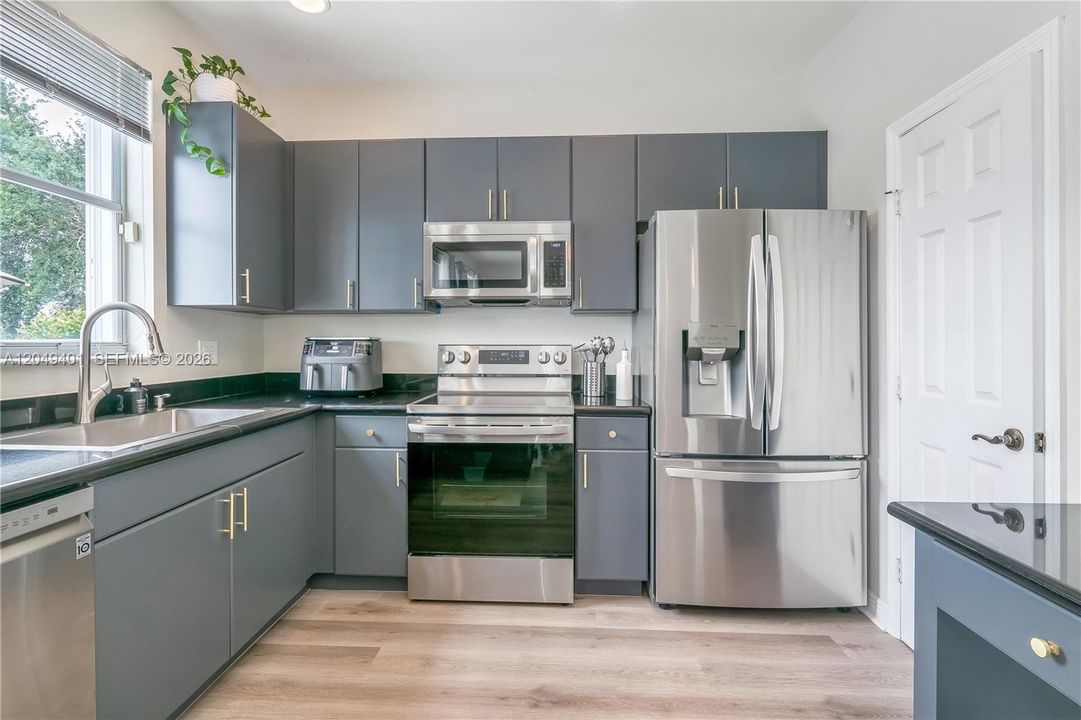 For Sale: $805,000 (4 beds, 2 baths, 2362 Square Feet)