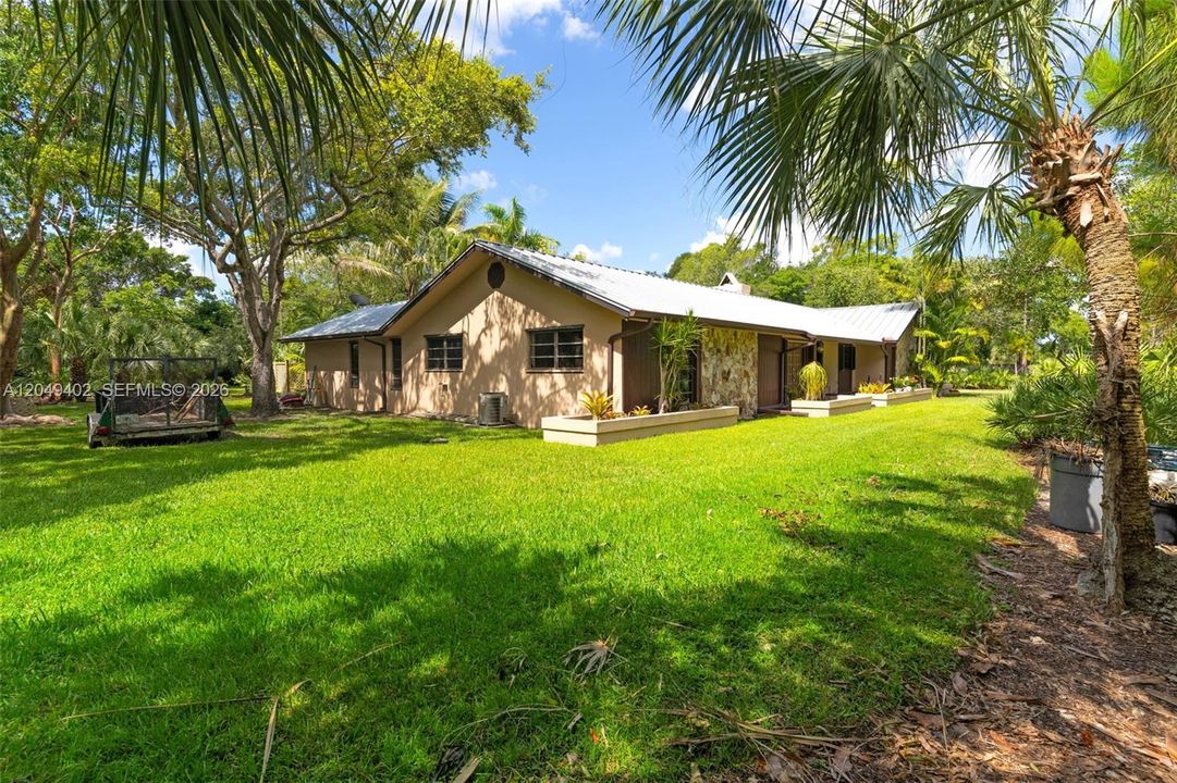 En Venta: $1,100,000 (4 camas, 2 baños, 2082 Pies cuadrados)