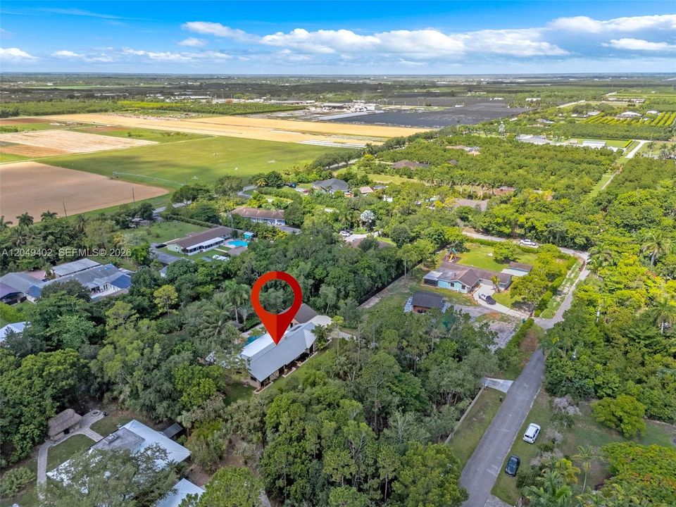 En Venta: $1,100,000 (4 camas, 2 baños, 2082 Pies cuadrados)