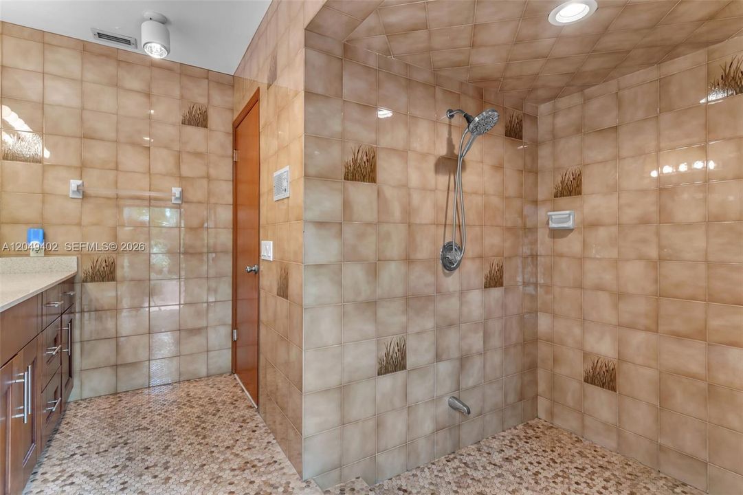 MASTER CABANA BATHROOM