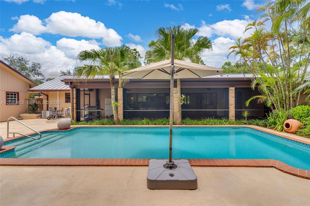 En Venta: $1,100,000 (4 camas, 2 baños, 2082 Pies cuadrados)