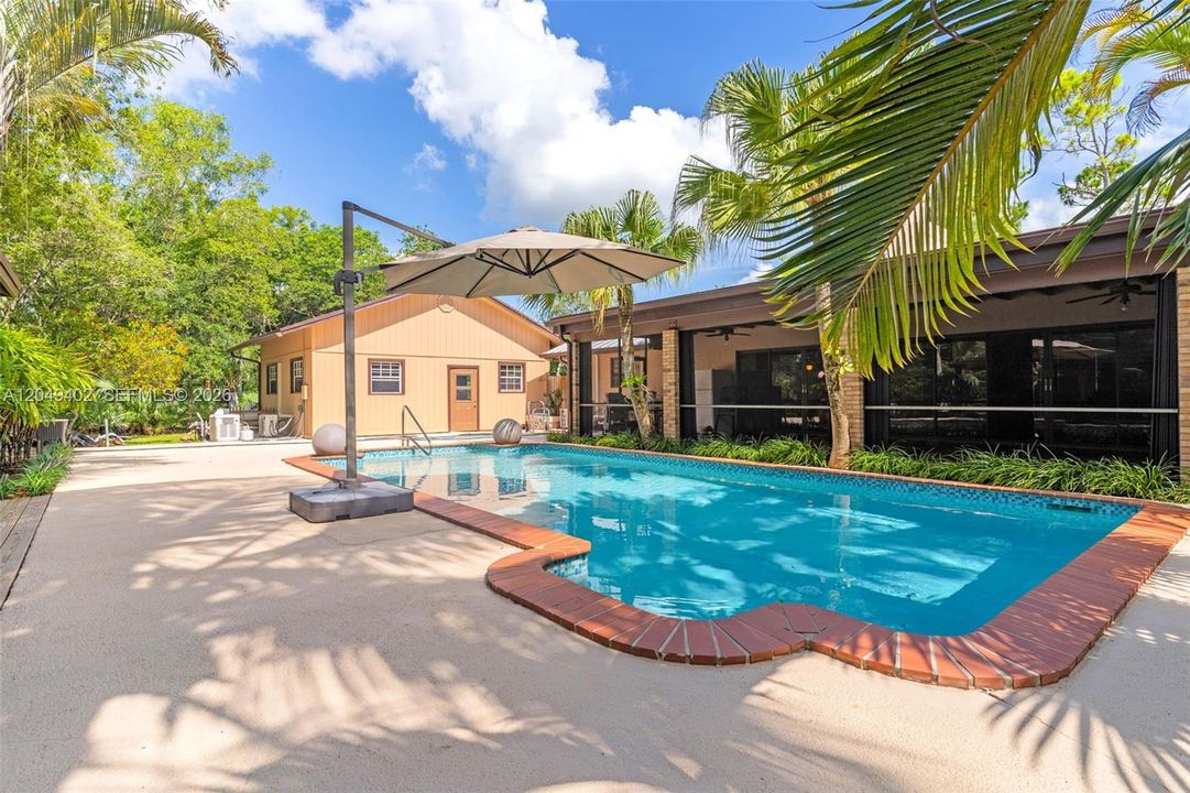 En Venta: $1,100,000 (4 camas, 2 baños, 2082 Pies cuadrados)